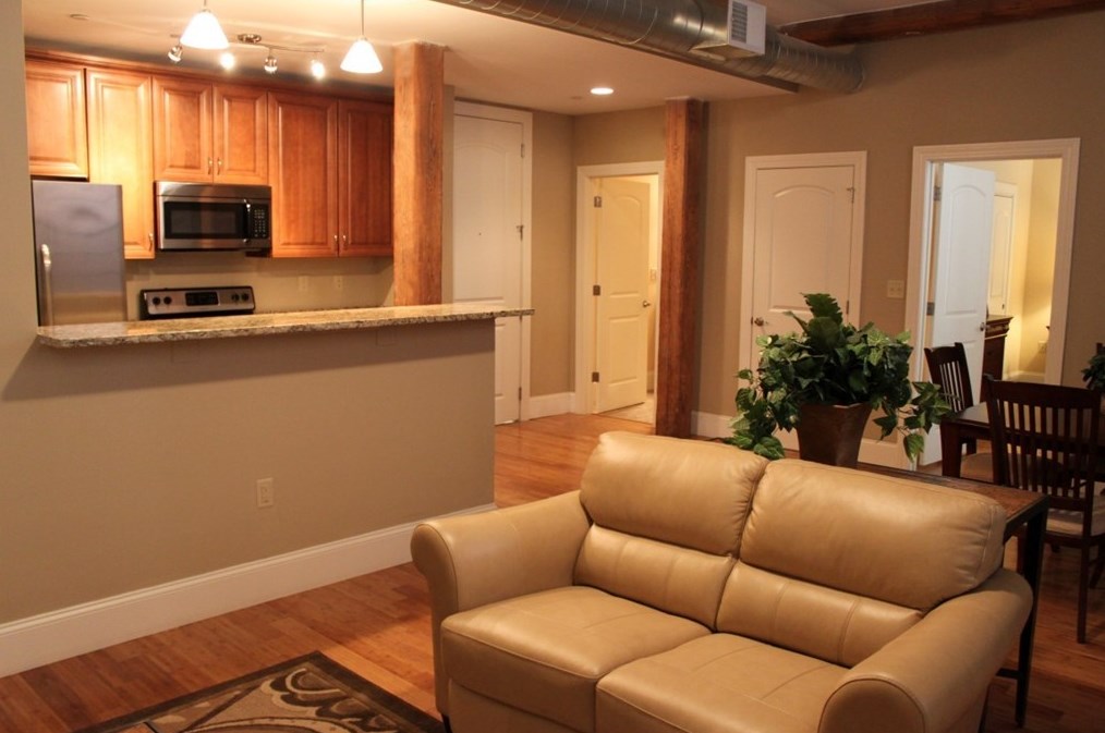 64 Beacon St, Worcester, MA 01610 exterior