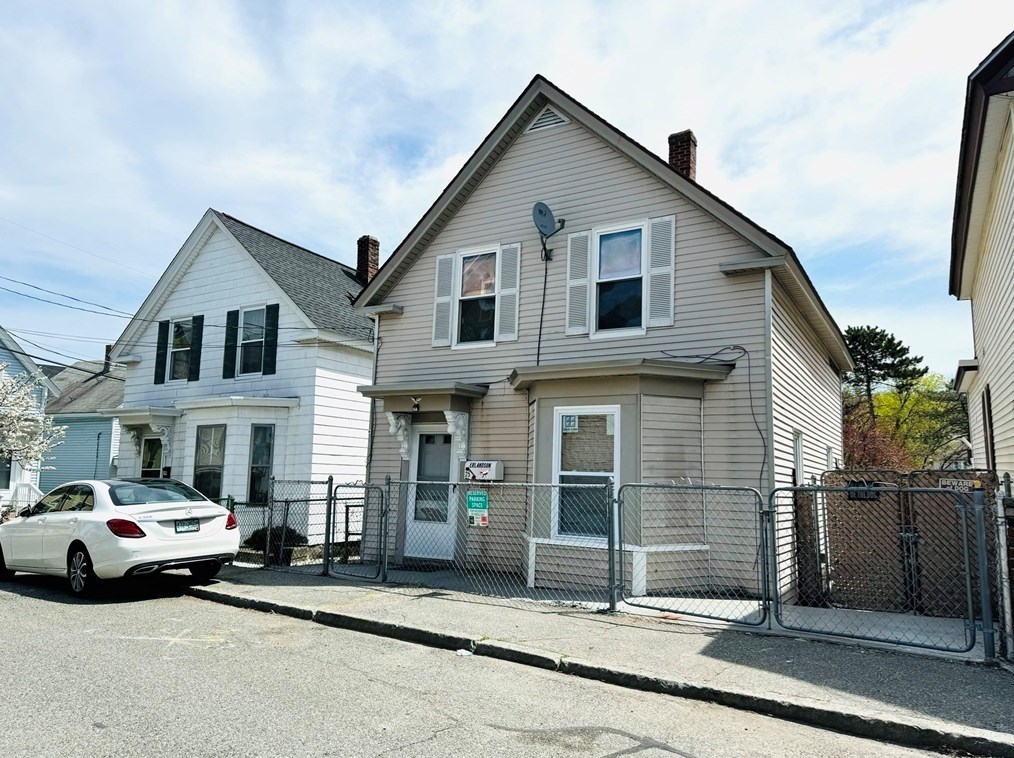 25 Bassett St, Lowell, MA 01852 exterior