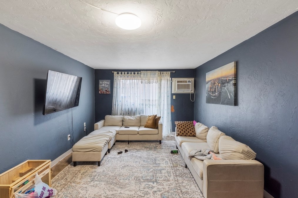 556 Mill St, Worcester MA  01602-2447 exterior