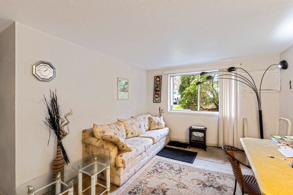 556 Mill St, Worcester MA  01602-2447 exterior