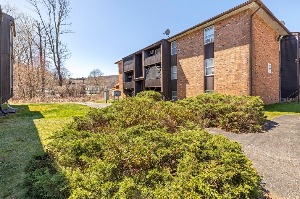 560 Mill St, Worcester MA  01602-2448 exterior