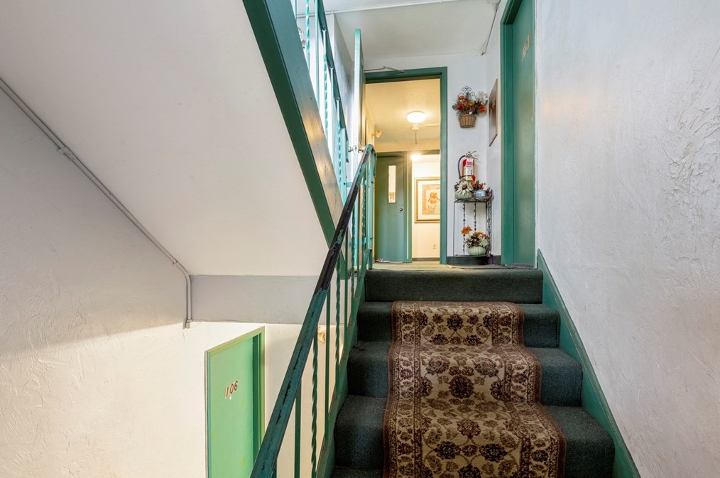 556 Mill St, Worcester MA  01602-2447 exterior