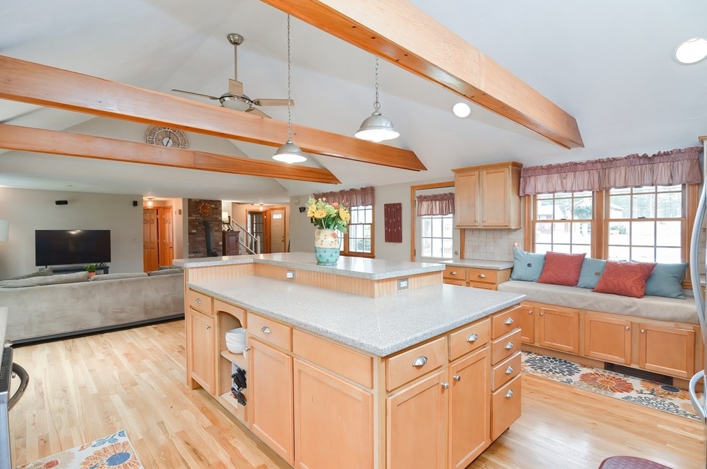 143 Meadow Rd, Plymouth MA 02360-4783 exterior