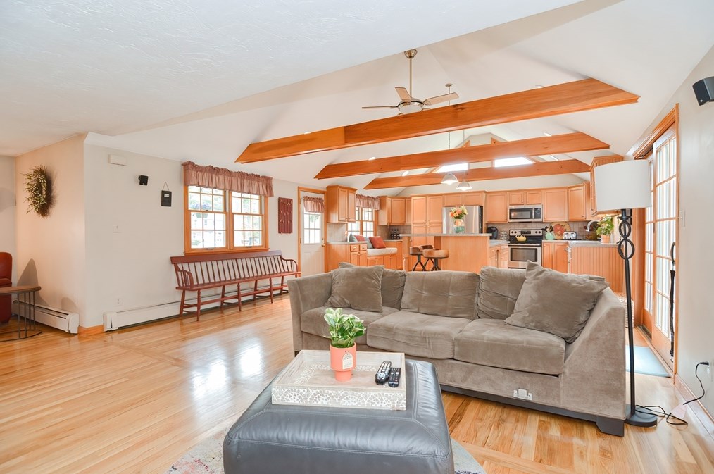 143 Meadow Rd, Plymouth MA 02360-4783 exterior