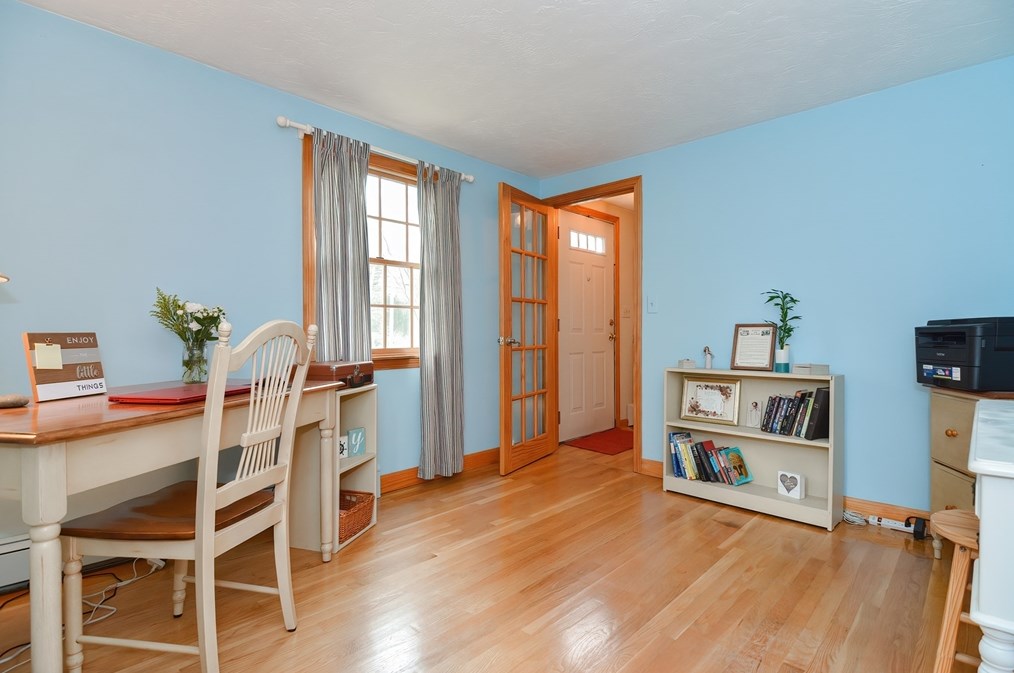 143 Meadow Rd, Plymouth MA 02360-4783 exterior