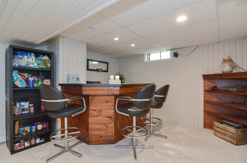 143 Meadow Rd, Plymouth MA 02360-4783 exterior