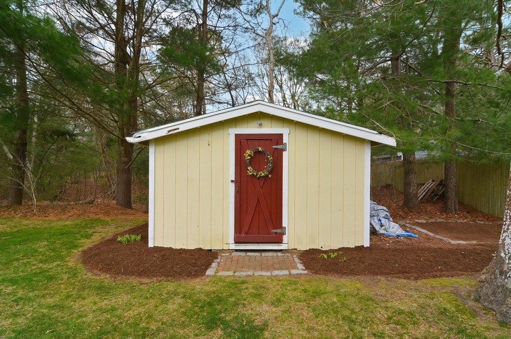 143 Meadow Rd, Plymouth MA 02360-4783 exterior