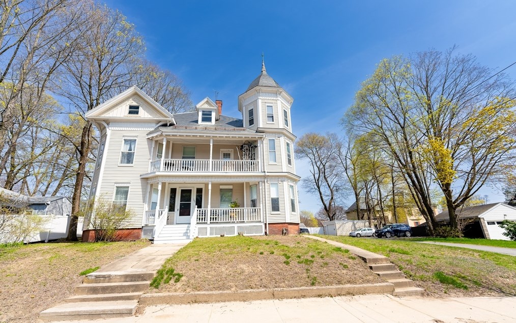 107 Chestnut St, Georgetown, MA 01830