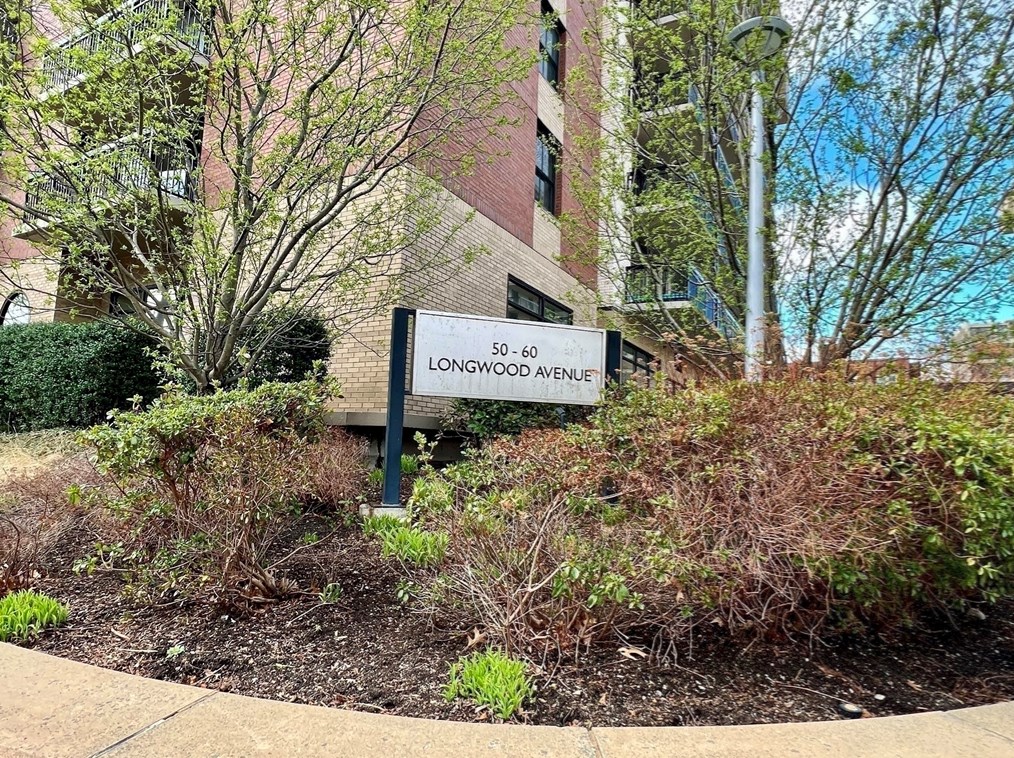 60 Longwood Ave, Brookline MA  02446-5246 exterior