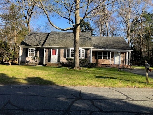 44 Elliot St, Dartmouth, MA 02747-1925