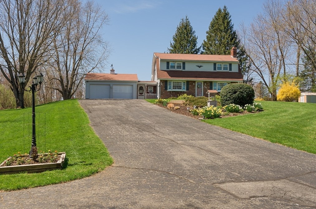 127 W Millbury Rd, Sutton, MA 01590