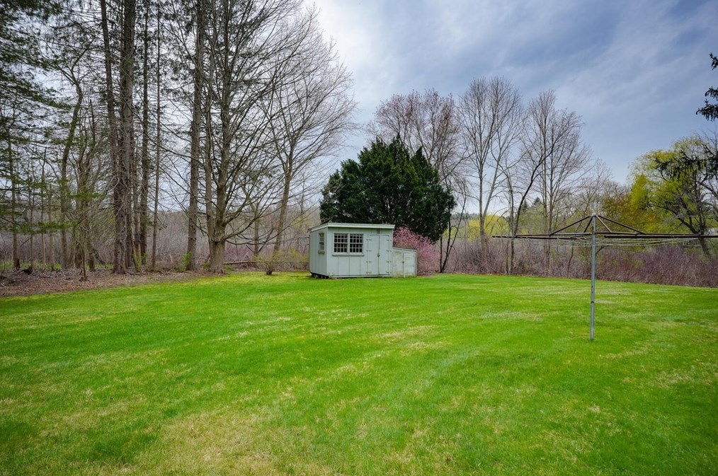 325 Church St, Northborough MA 01532-1230 exterior