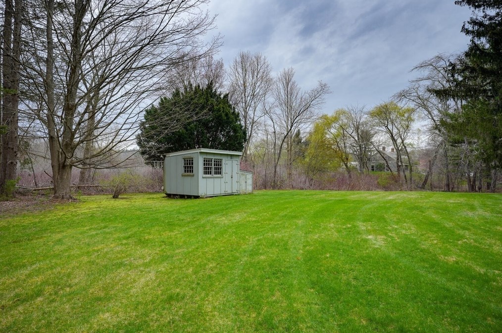 325 Church St, Northborough MA 01532-1230 exterior