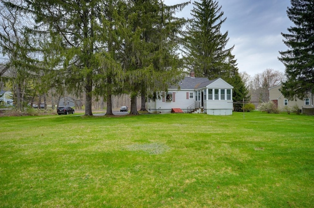 325 Church St, Northborough MA 01532-1230 exterior