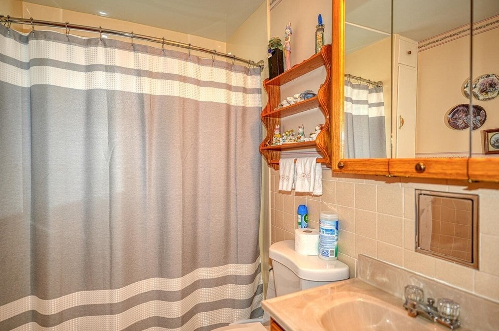 325 Church St, Northborough MA 01532-1230 exterior