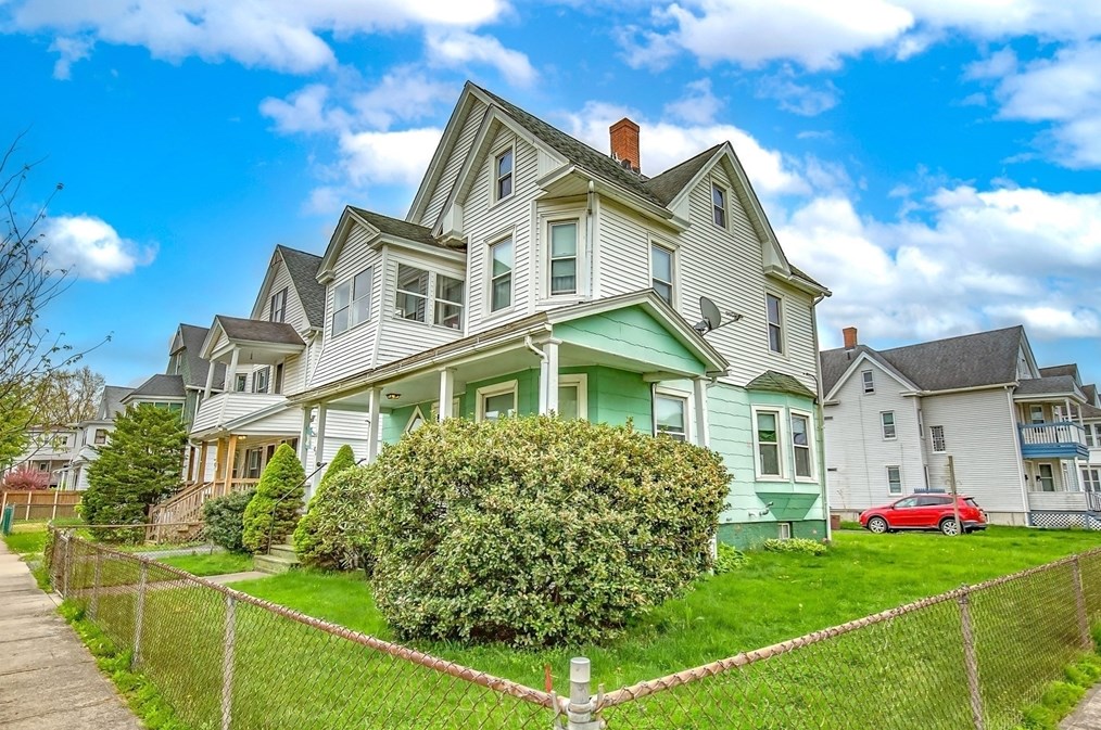 81 Grand St, Springfield, MA 01108