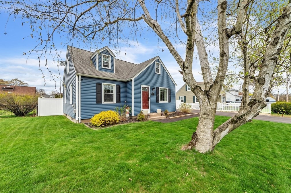 48 Clairmont Ave, Chicopee, MA 01013