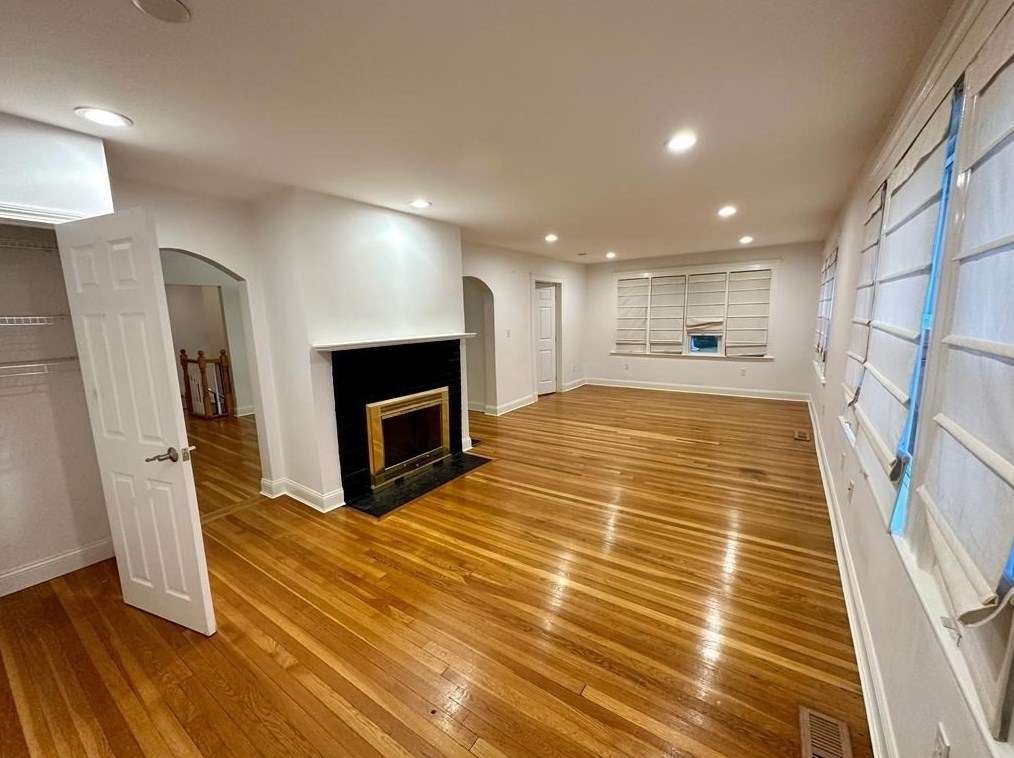 182-184 Cabot St #182, Newton, MA 02458