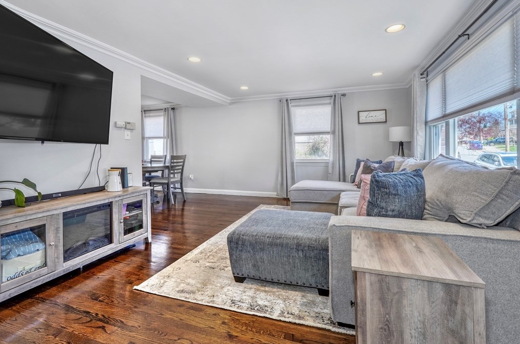 146 Edenfield Ave, Watertown, MA 02472-1142