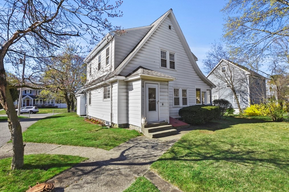 51 Westwood Rd, Stoneham, MA 02180