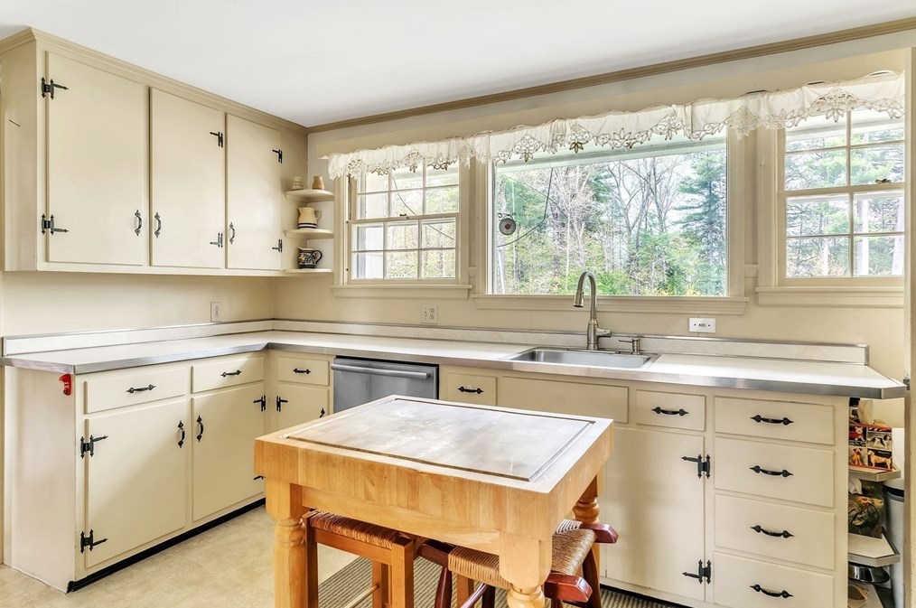 207 Granville Rd, Montgomery MA 01085-3945 exterior