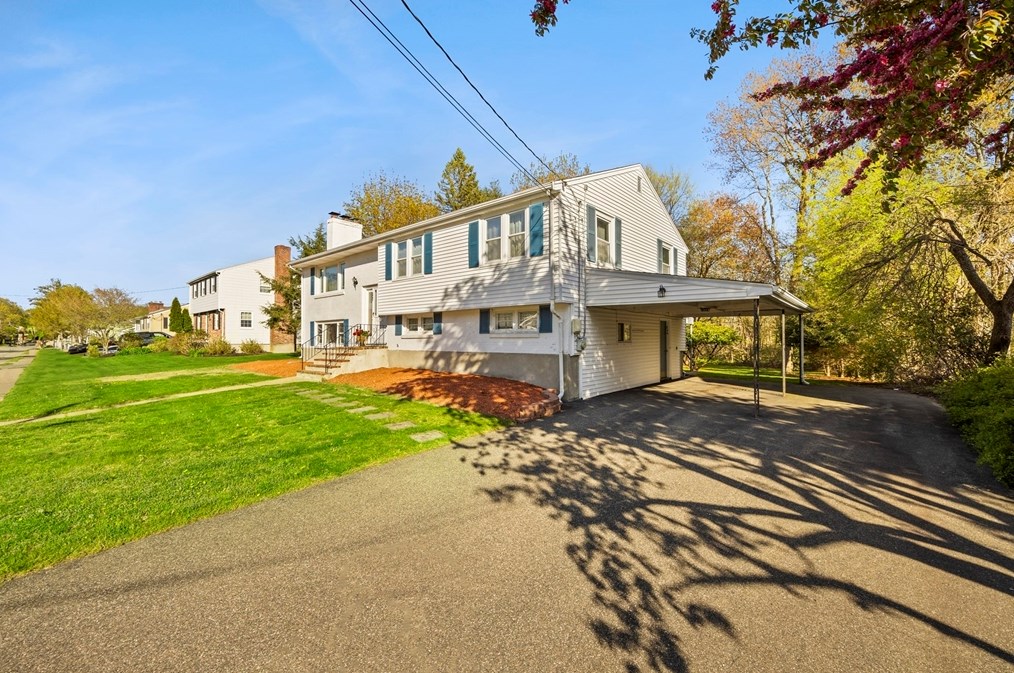 246 Colwell Dr, Dedham, MA 02026