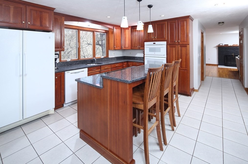 42 Trudeau Ln, East Bridgewater, MA 02333