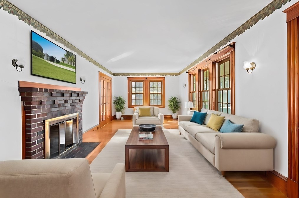 40 Erin St, Whitman, MA 02382