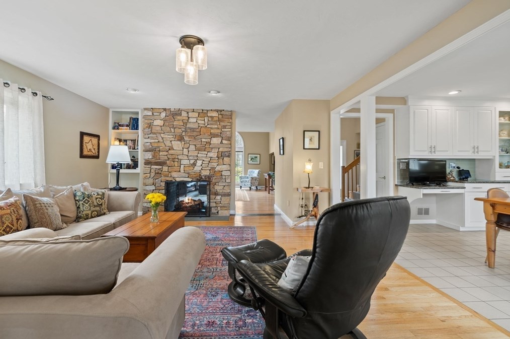 1 Punch Bowl Dr, Falmouth MA  02540-2342 exterior