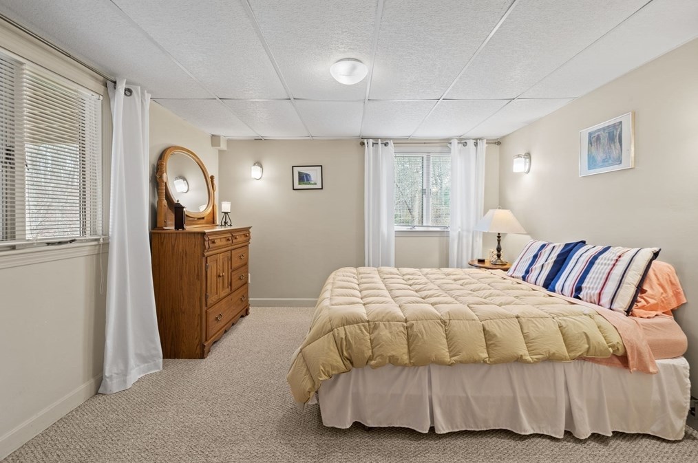 1 Punch Bowl Dr, Falmouth MA  02540-2342 exterior