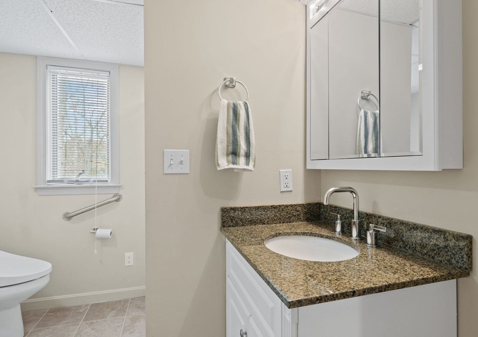 1 Punch Bowl Dr, Falmouth MA  02540-2342 exterior