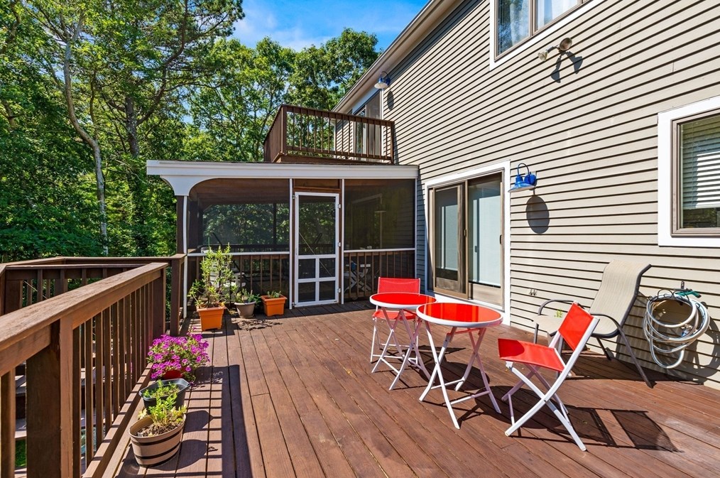 1 Punch Bowl Dr, Falmouth MA  02540-2342 exterior