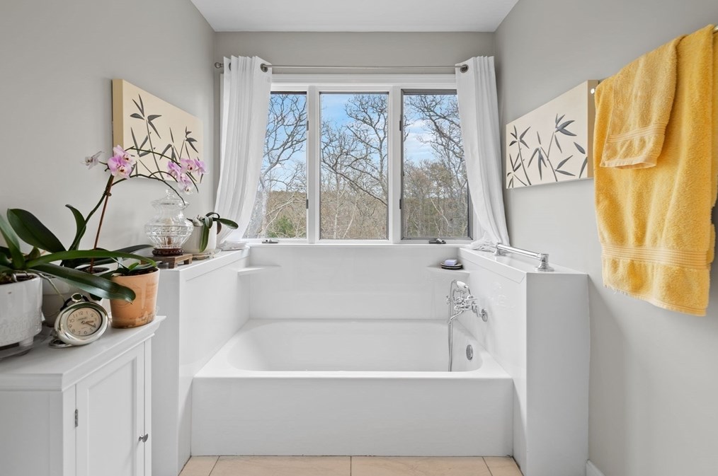 1 Punch Bowl Dr, Falmouth MA  02540-2342 exterior