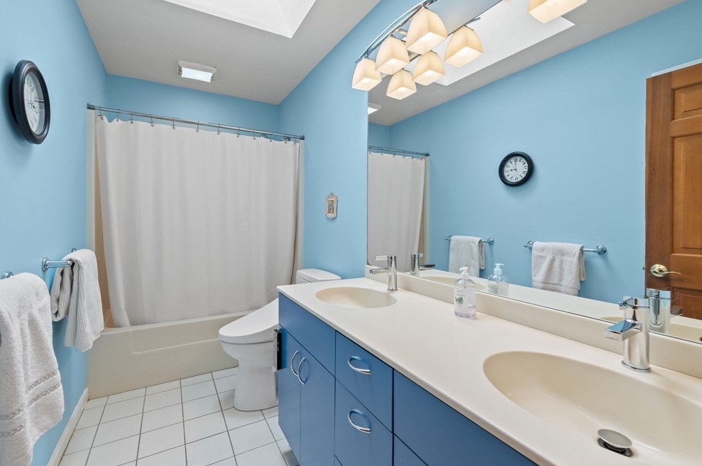 1 Punch Bowl Dr, Falmouth MA  02540-2342 exterior