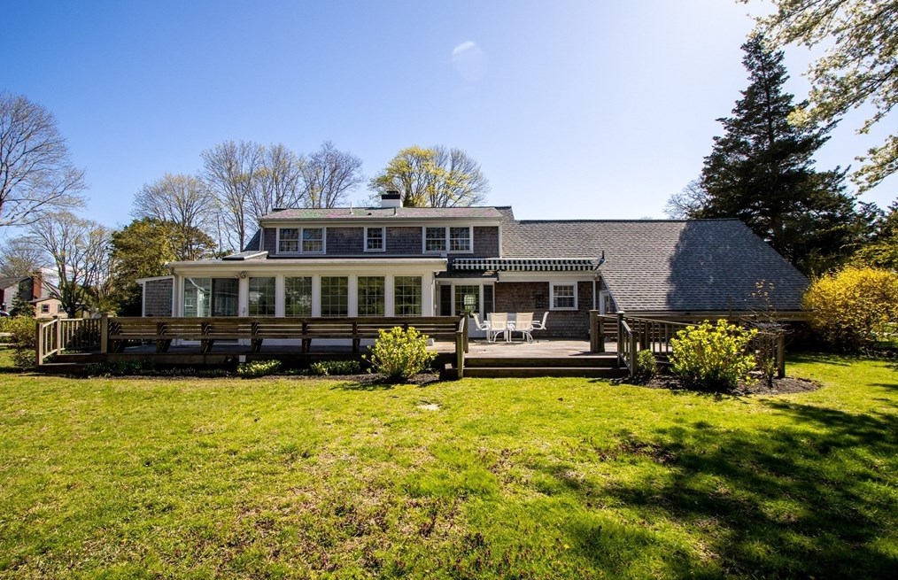 16 Emmons Rd, Falmouth, MA 02540 exterior