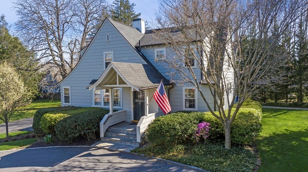 146 Atlantic Ave, Marblehead, MA 01945-3012