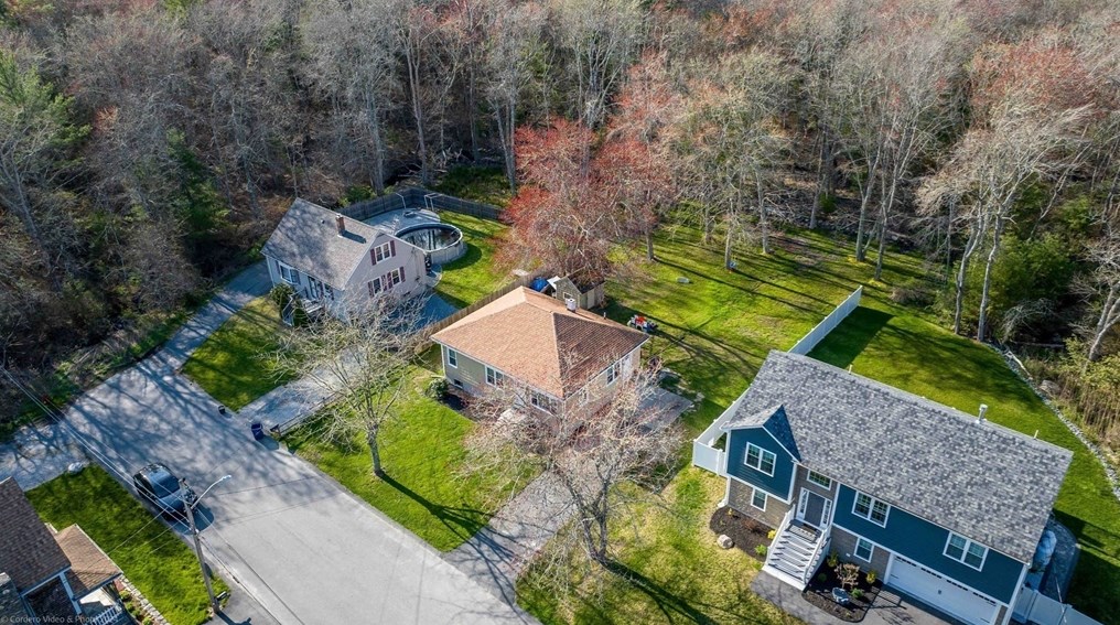 1061 Almy St, New Bedford MA  02745-4003 exterior