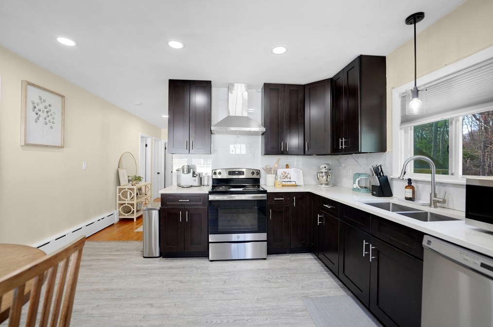 1061 Almy St, New Bedford MA  02745-4003 exterior