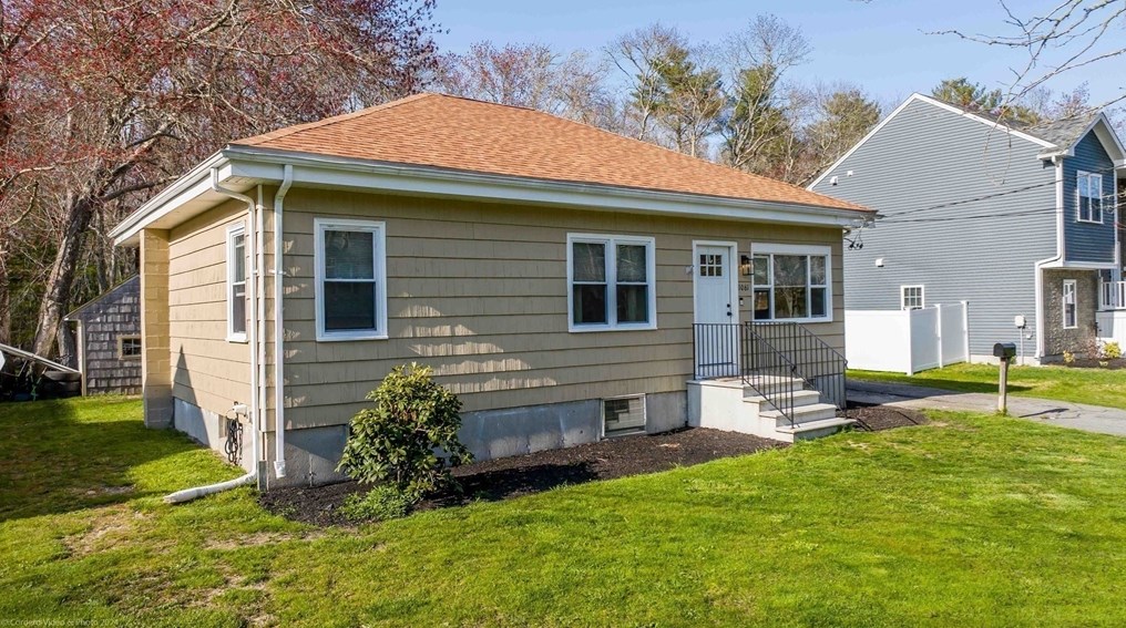 1061 Almy St, New Bedford MA  02745-4003 exterior