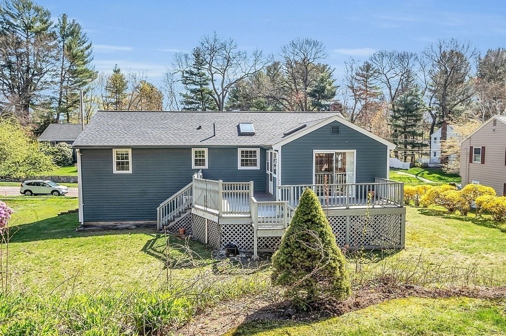 31 Hemlock Rd, Reading, MA 01867 exterior
