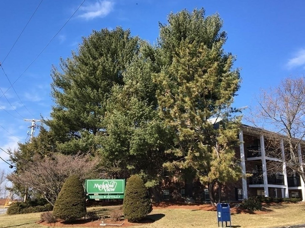 12 Walker Rd, North Andover MA 01845-1962 exterior