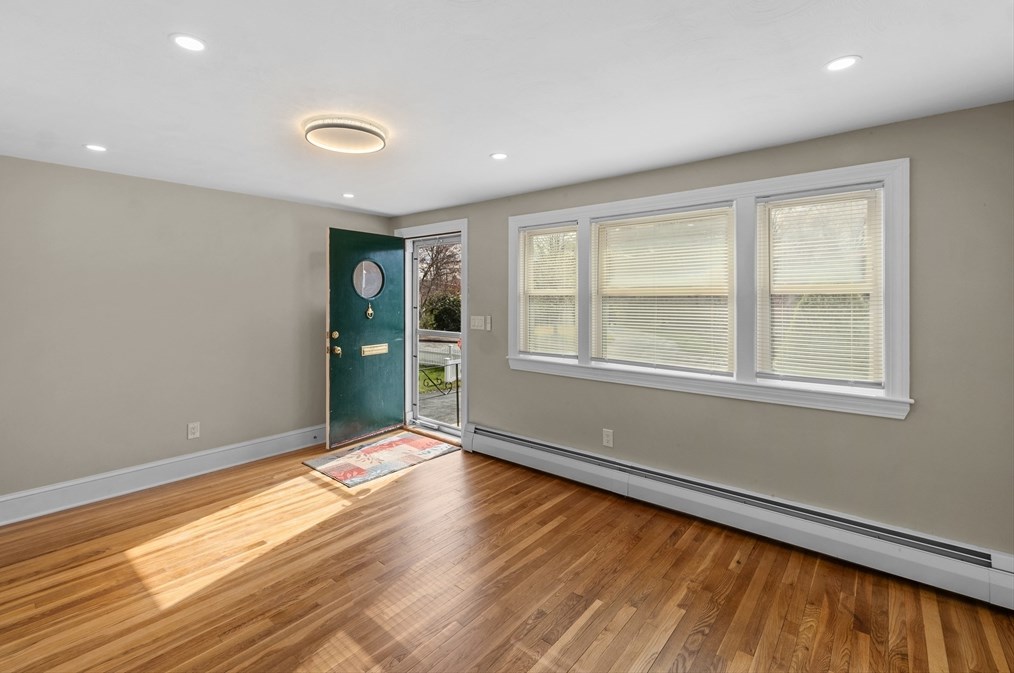 189 Harvard St, Whitman, MA 02382