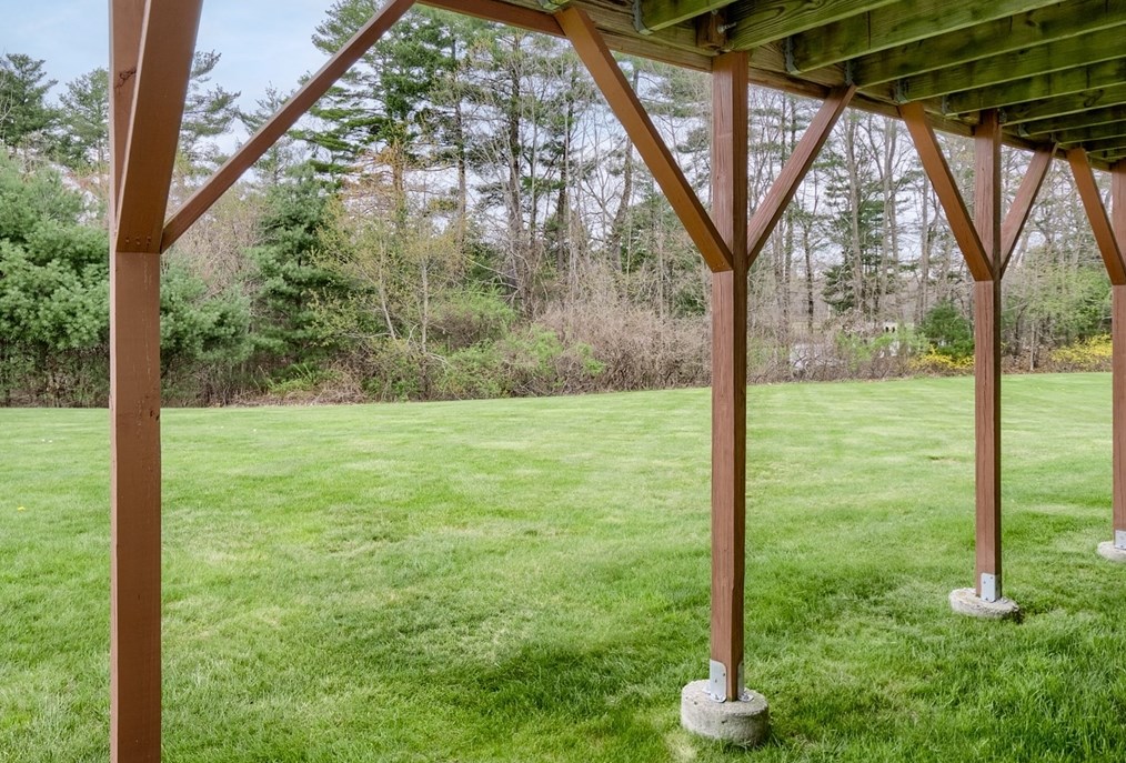 24 Coldspring Dr, Sutton MA  01590-2964 exterior