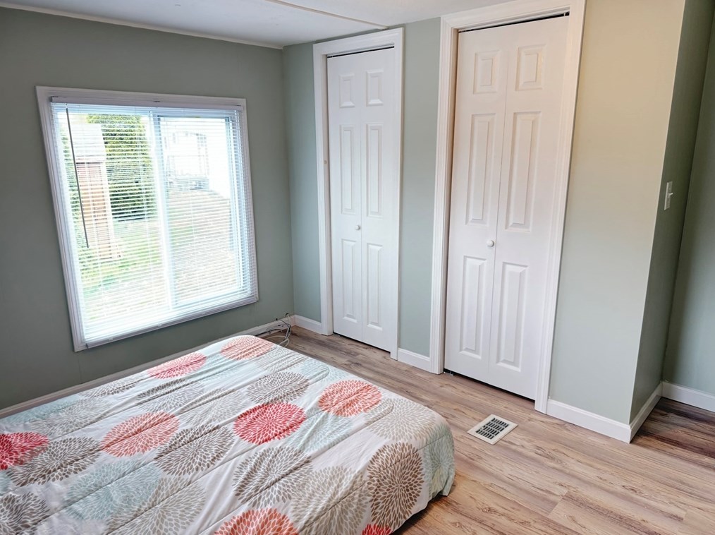 4 Mayflower Ave, Taunton MA  02780-1115 exterior