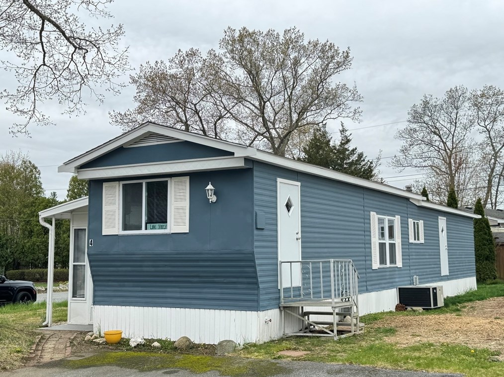 4 Mayflower Ave, Taunton MA  02780-1115 exterior