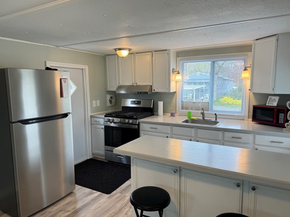 4 Mayflower Ave, Taunton MA  02780-1115 exterior