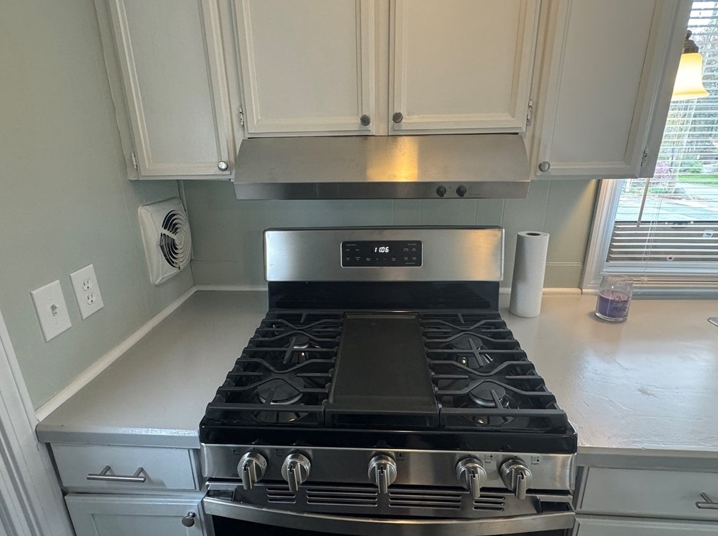 4 Mayflower Ave, Taunton MA  02780-1115 exterior