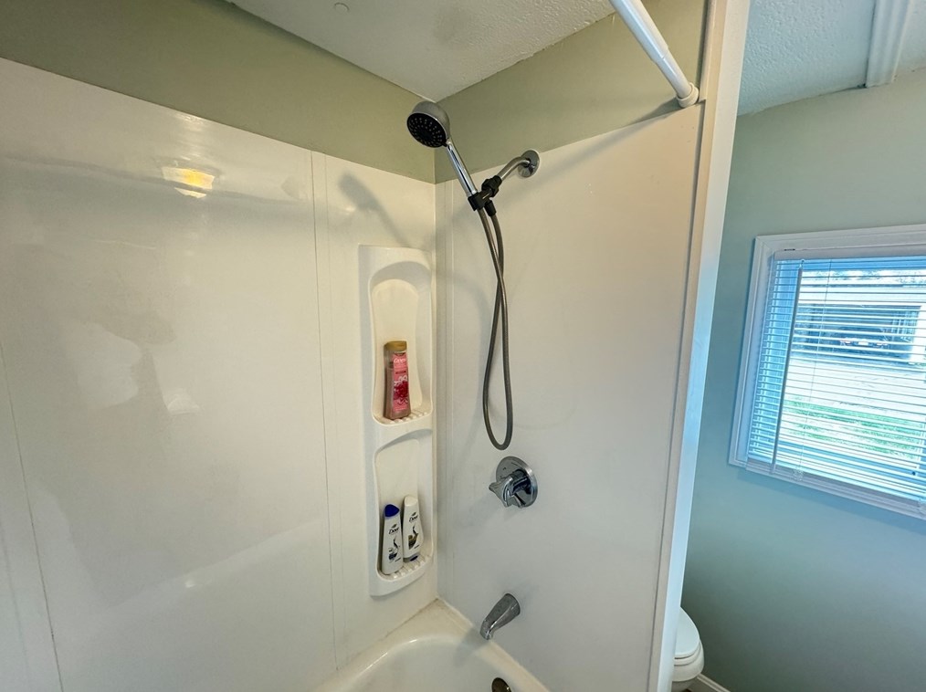 4 Mayflower Ave, Taunton MA  02780-1115 exterior