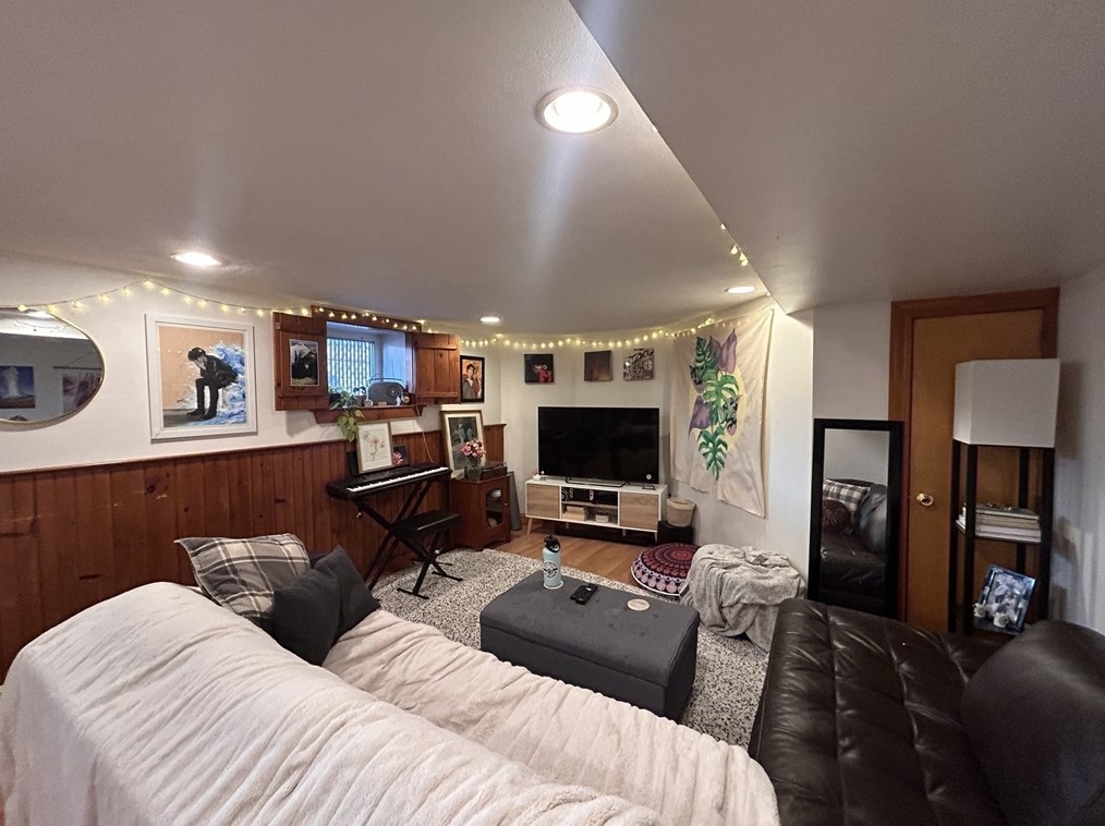 92 Wallingford Rd #b, Boston, MA 02135