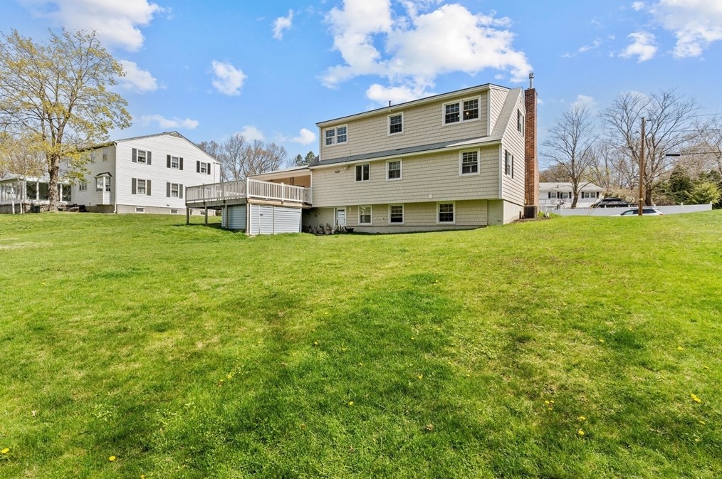 30 Boornazian Rd, Methuen MA 01844-2802 exterior